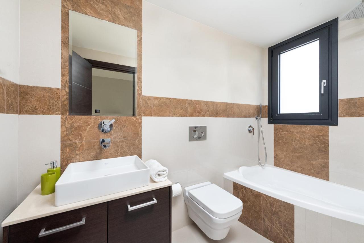 Villa Breeze 3 *